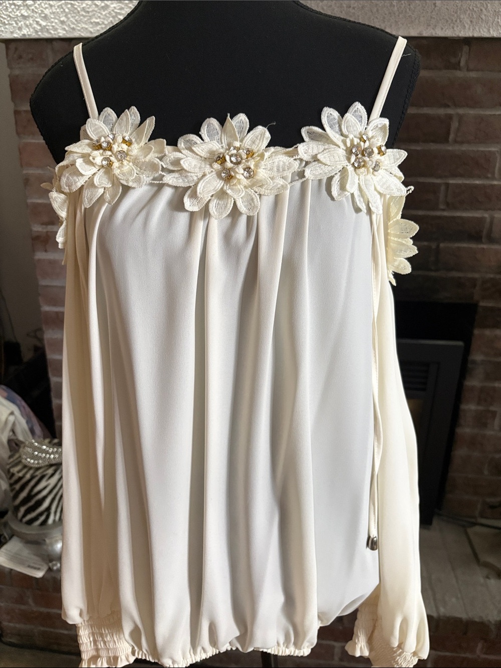 Cream Floral-Appliqué Spaghetti Strap Women's Camisole
